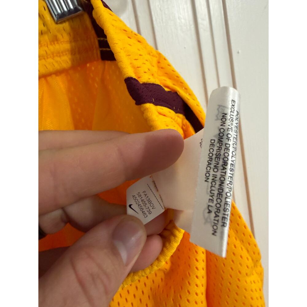 NWT University of Minnesota Nike Basketball Short Size Medium - Picture 8 of 8